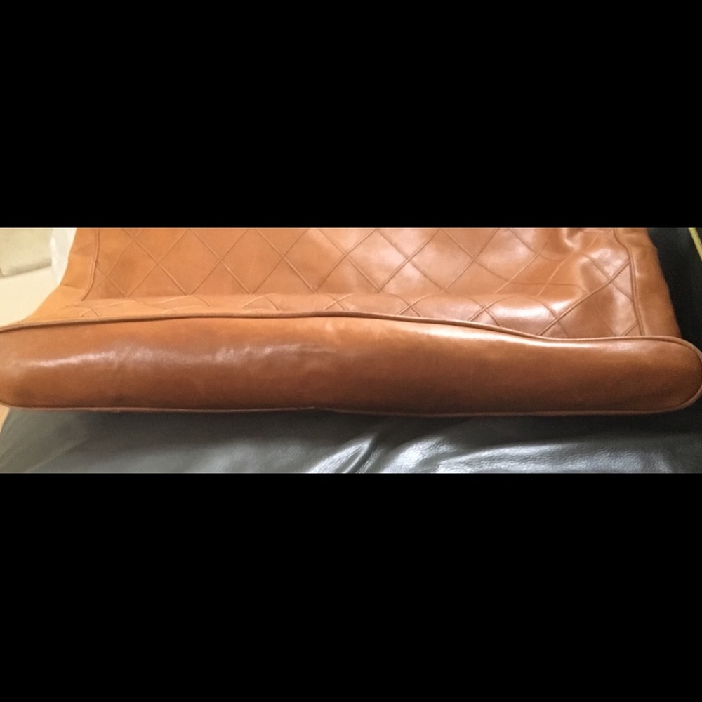 CHANEL.💯% authentic vintage leather bag-massive! - Picture 6 of 8